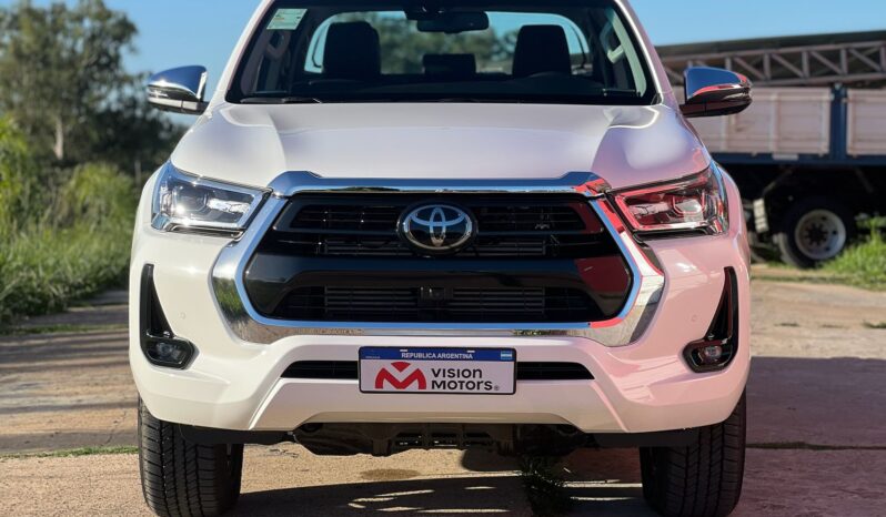 
								TOYOTA HILUX 2.8 SRX 4X2 AT completo									