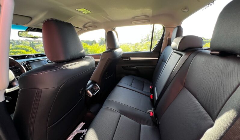 
								TOYOTA HILUX 2.8 SRX 4X2 AT completo									