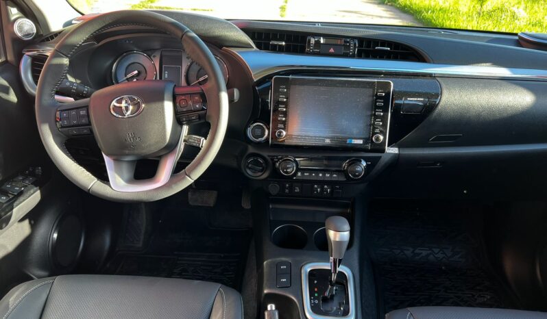 
								TOYOTA HILUX 2.8 SRX 4X2 AT completo									