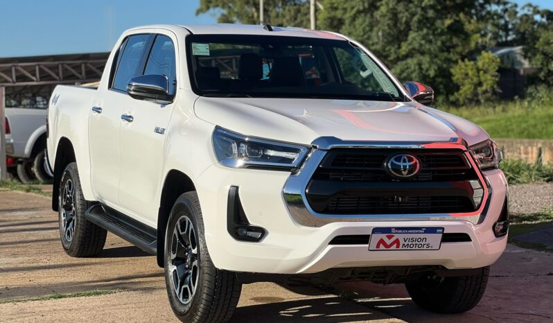 
								TOYOTA HILUX 2.8 SRX 4X2 AT completo									