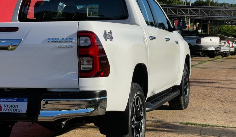 
								TOYOTA HILUX 2.8 SRX 4X2 AT completo									
