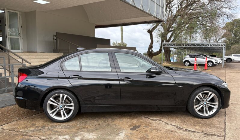 
								BMW 2.0 328i Sedán Sport 245cv completo									