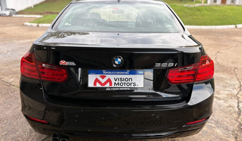 
								BMW 2.0 328i Sedán Sport 245cv completo									