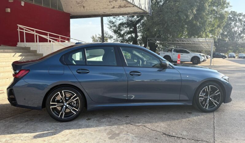 
								BMW 330i Sport Line 252HP completo									