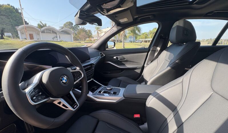 
								BMW 330i Sport Line 252HP completo									
