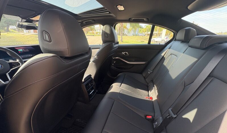 
								BMW 330i Sport Line 252HP completo									