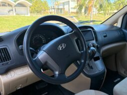 
										HYUNDAI H1 2.5 Premium 12 asientos completo									