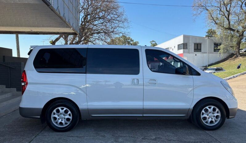 
								HYUNDAI H1 2.5 Premium 12 asientos completo									