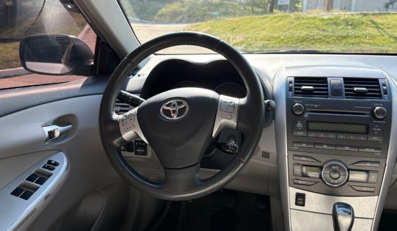 
								TOYOTA Corolla XEI PACK 1.8 AT completo									