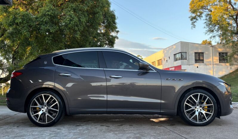 
								MASERATI Levante completo									