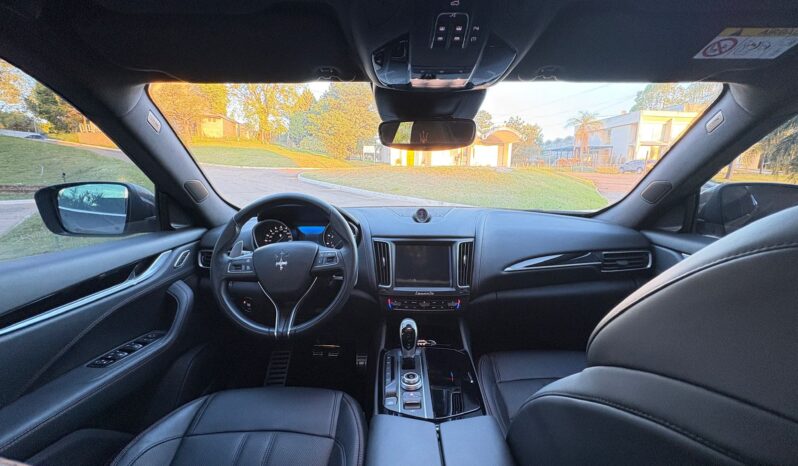 
								MASERATI Levante completo									
