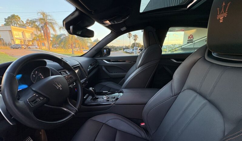 
								MASERATI Levante completo									