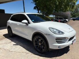 PORSCHE Cayenne 3.6 V6 300HP