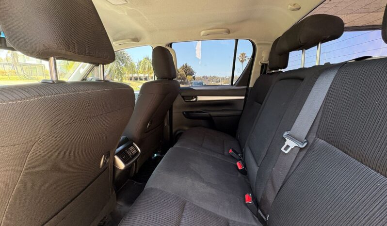 
								TOYOTA Hilux 4×2 SRV 2.8 TDI AT completo									