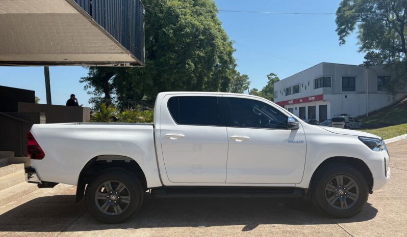 
								TOYOTA Hilux 4×2 SRV 2.8 TDI AT completo									
