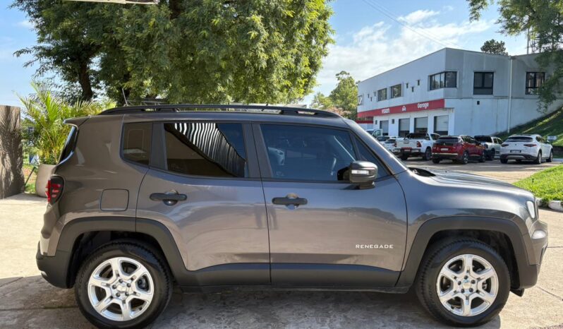 
								JEEP Renegade 1.8L Sport MT completo									