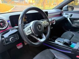 
										MERCEDES BENZ A250 AMG-LINE completo									