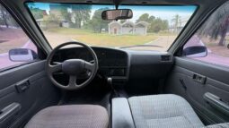 
										TOYOTA Hilux 4×2 Cabina Doble DLX completo									