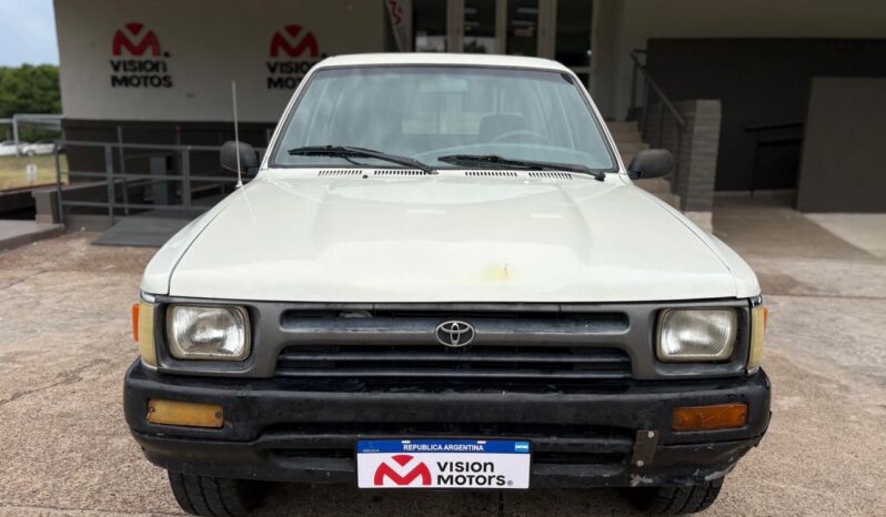 
								TOYOTA Hilux 4×2 Cabina Doble DLX completo									