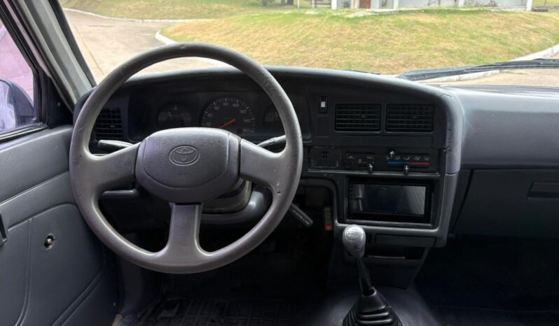 
								TOYOTA Hilux 4×2 Cabina Doble DLX completo									