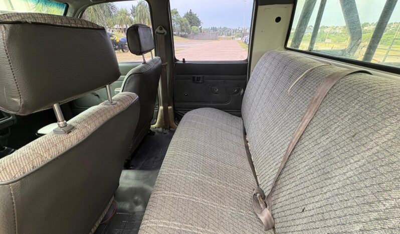 
								TOYOTA Hilux 4×2 Cabina Doble DLX completo									