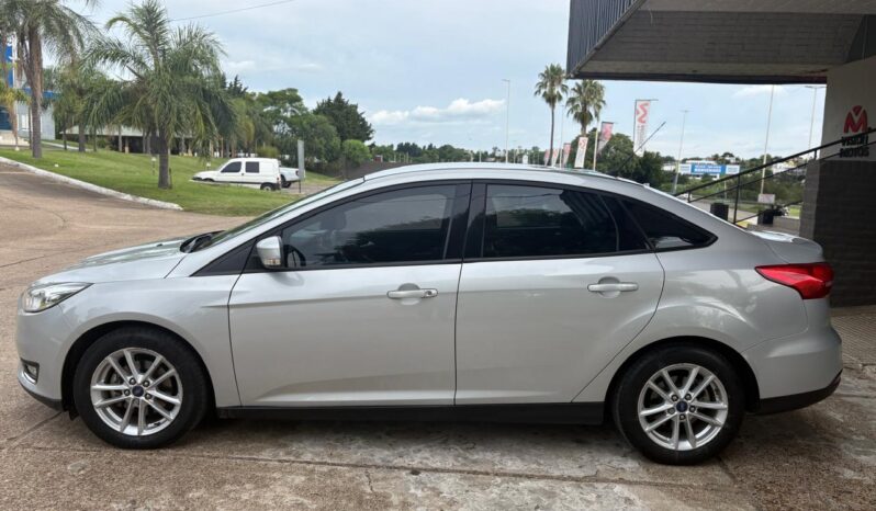 
								FORD Focus 2.0 SE MT 4p completo									