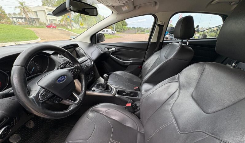 
								FORD Focus 2.0 SE MT 4p completo									