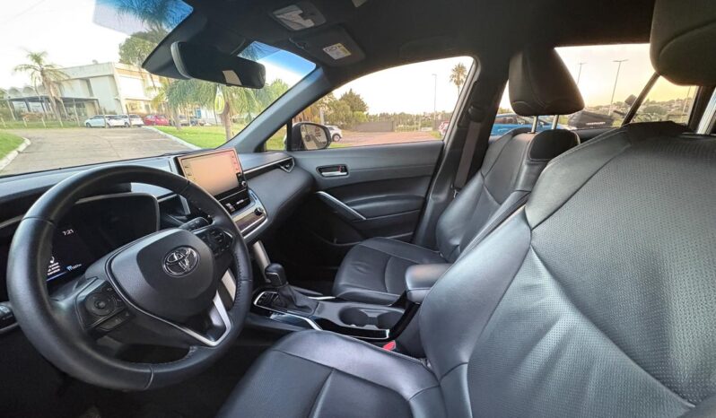 
								TOYOTA Corolla Cross SEG HV 1.8 ECVT completo									