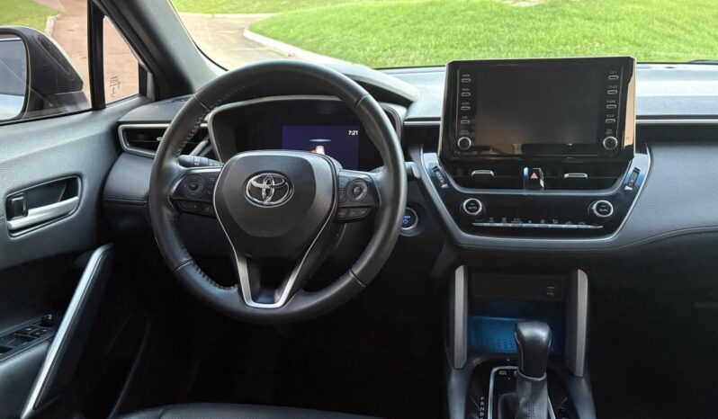 
								TOYOTA Corolla Cross SEG HV 1.8 ECVT completo									