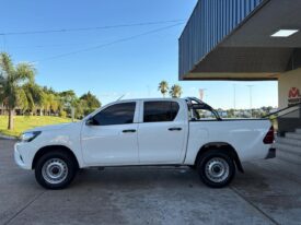 TOYOTA Hilux 4×2 DX 2.4 TDI MT
