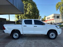 
										TOYOTA Hilux 4×2 DX 2.4 TDI MT completo									