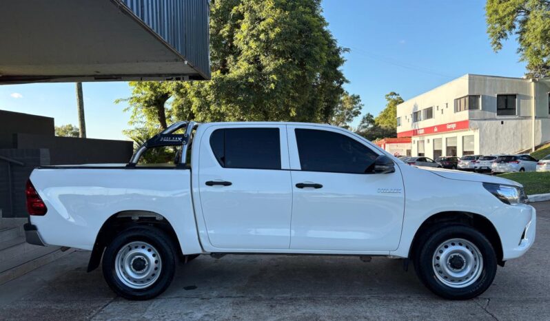 
								TOYOTA Hilux 4×2 DX 2.4 TDI MT completo									