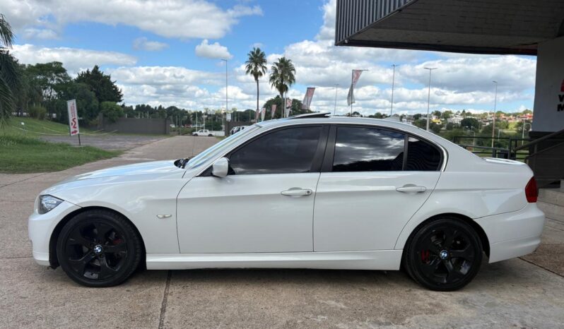 
								BMW 325I Executive completo									