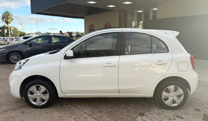 
								NISSAN March Sense Pure Drive completo									