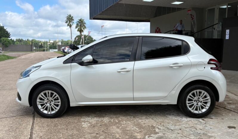 
								PEUGEOT 208 Allure 1.6 completo									