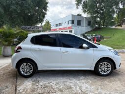 
										PEUGEOT 208 Allure 1.6 completo									
