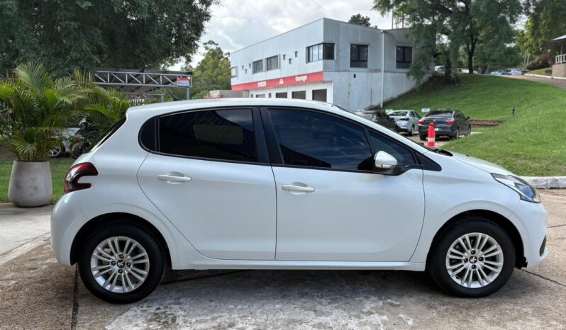 
								PEUGEOT 208 Allure 1.6 completo									
