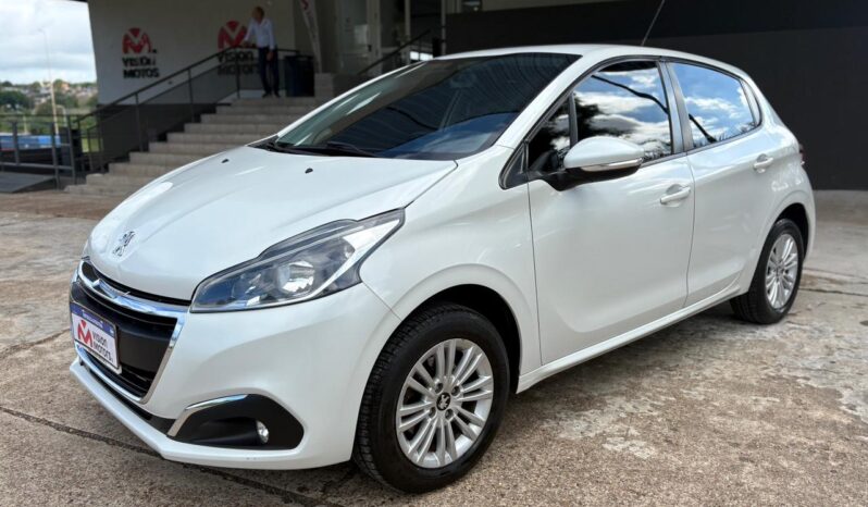 
								PEUGEOT 208 Allure 1.6 completo									