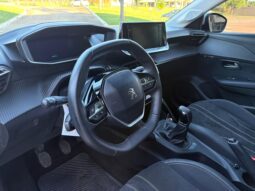 
										PEUGEOT 208 Allure 1.6 completo									