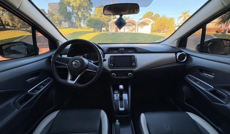
								NISSAN Versa 1.6 Exclusive CVT completo									