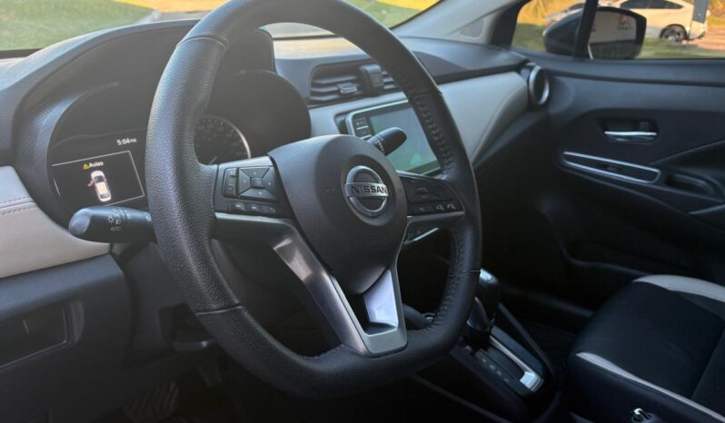 
								NISSAN Versa 1.6 Exclusive CVT completo									