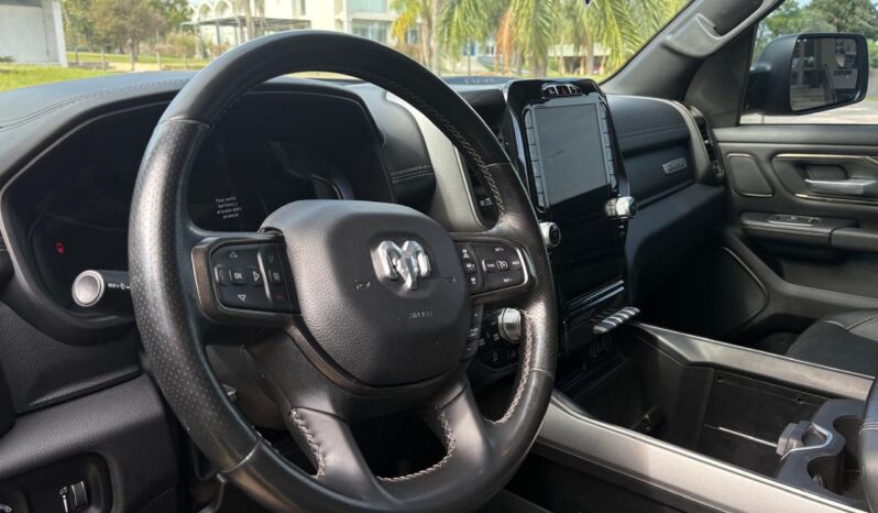 
								RAM 1500 5.7L V8 Rebel 4×4 completo									