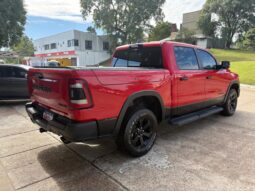 
										RAM 1500 5.7L V8 Rebel 4×4 completo									