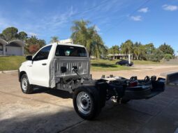 TOYOTA Hilux 4×2 DX 2.4 TDI MT CHASIS