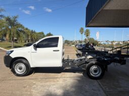 TOYOTA Hilux 4×2 DX 2.4 TDI MT CHASIS