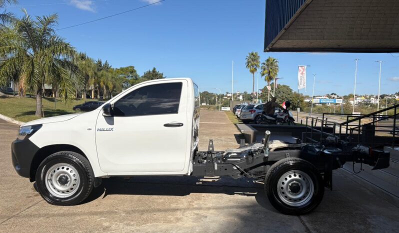 
								TOYOTA Hilux 4×2 DX 2.4 TDI MT CHASIS completo									