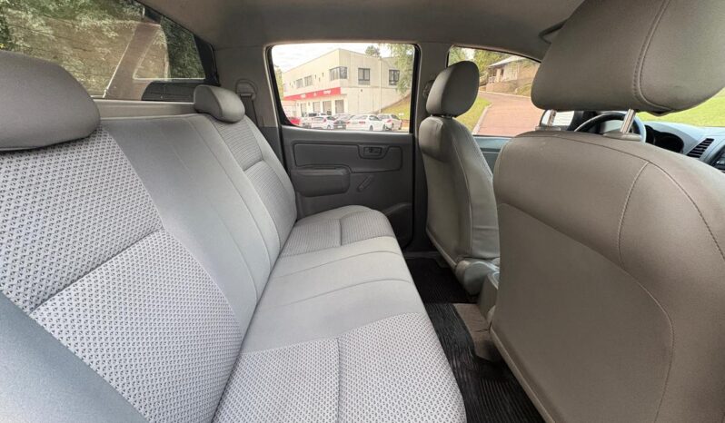 
								TOYOTA Hilux 4×4 Cabina Doble DX 2.5 TD completo									