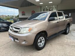 
										TOYOTA Hilux 4×4 Cabina Doble DX 2.5 TD completo									