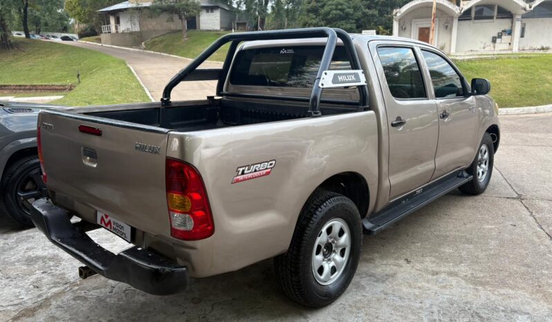 
								TOYOTA Hilux 4×4 Cabina Doble DX 2.5 TD completo									