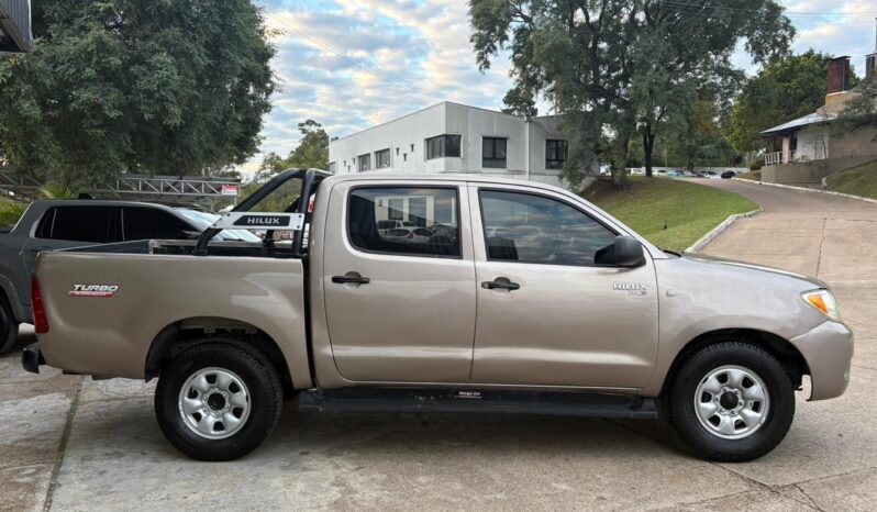 
								TOYOTA Hilux 4×4 Cabina Doble DX 2.5 TD completo									